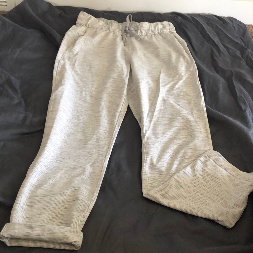Lululemon on the fly crop